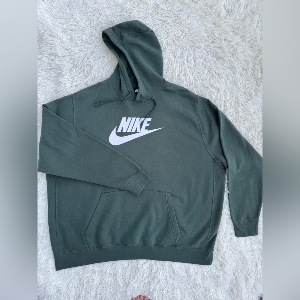 Nike green sweatshirt, size 4XLT – extra large and tall.
